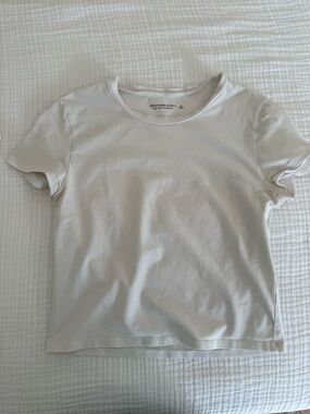 Abercrombie & Fitch Women's Short Sleeve Crewneck Tee in Light Beige